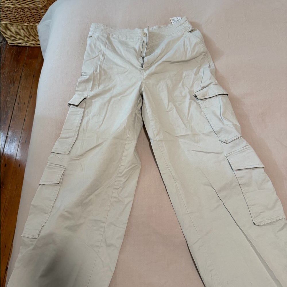 Abercrombie & Fitch Women’s Light Beige Cargo Pants